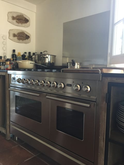Kitchen stove, gas and electric, 2 ovens