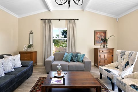 Luxury Villa, 3 Bedrooms, Pool Access, Mountain View | Living room | Plasma TV, fireplace