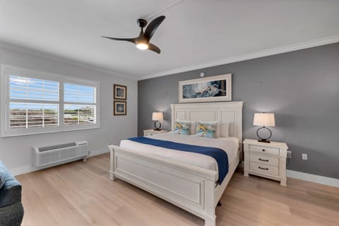 Bay View King Suite | Pillowtop beds, in-room safe, desk, iron/ironing board