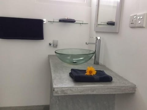 Queen Pool View | Bathroom sink