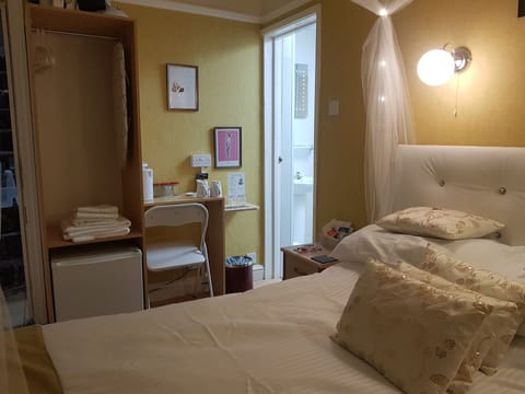 Comfort Double Room, Private Bathroom | Down comforters, individually decorated, individually furnished