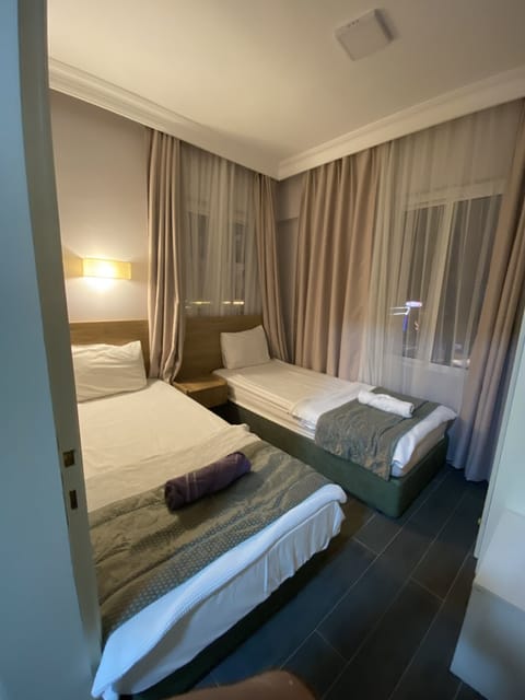 Comfort Double or Twin Room, 1 Double or 2 Twin Beds | Desk, soundproofing, free WiFi, bed sheets