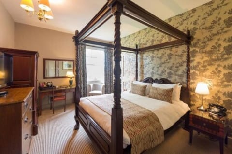 Double Room (with Four Poster Bed) | Cribs/infant beds, free WiFi, bed sheets, alarm clocks