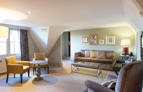 Suite, 1 Double Bed (Rufus) | Living room | 32-inch TV with satellite channels