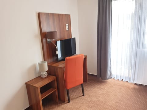 Double Room | Desk, free WiFi, bed sheets