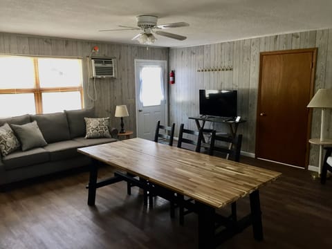 Deluxe Cottage, Multiple Beds, Non Smoking | In-room dining