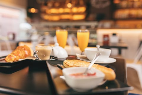 Daily buffet breakfast (CAD 23 per person)