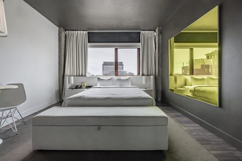 Standard Room, 1 Queen Bed (Pop) | Premium bedding, in-room safe, desk, blackout drapes