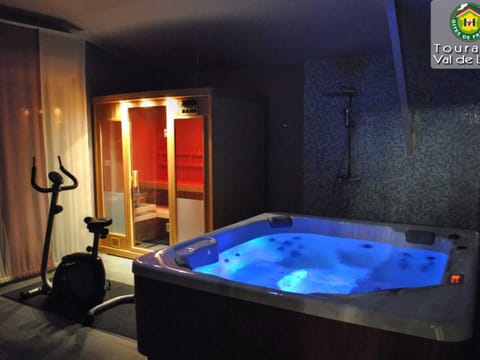 Indoor spa tub