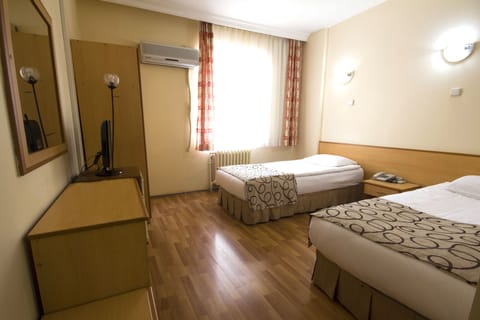 Double or Twin Room | Desk, free WiFi