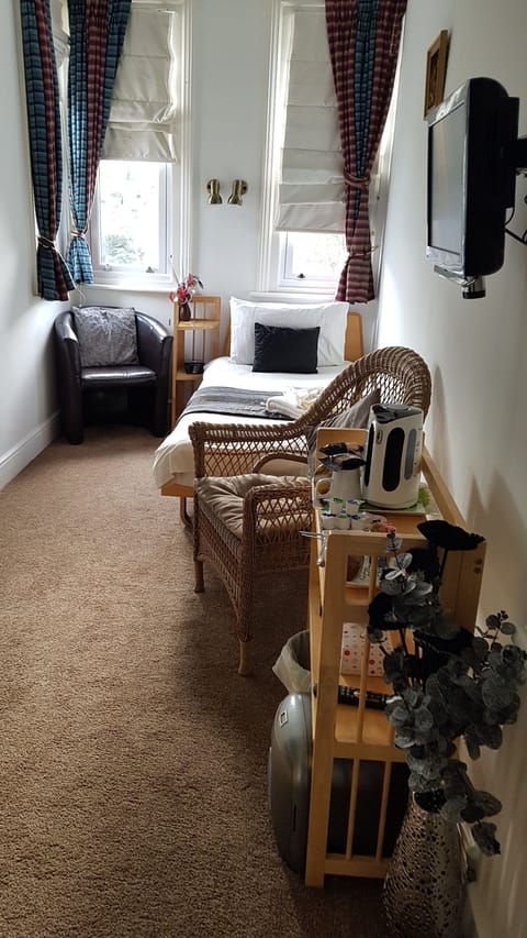 Design Twin Room, 2 Twin Beds, Garden View | Desk, soundproofing, iron/ironing board, free WiFi