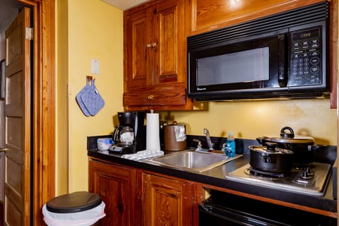 Deluxe Condo, 2 Bedrooms, Kitchenette | Private kitchenette | Mini-fridge, microwave, stovetop, coffee/tea maker