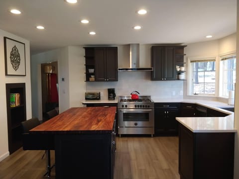 Modern Kitchen with Quartz Countertops
