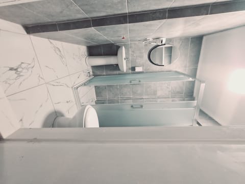 Classic Studio Suite | Bathroom | Shower, slippers, towels