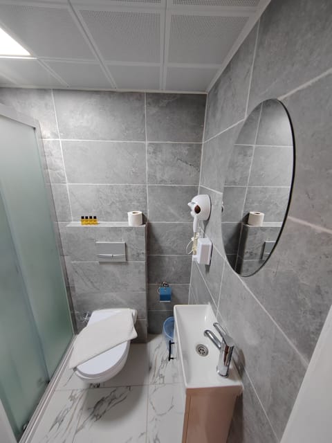 Classic Double Room | Bathroom | Shower, slippers, towels