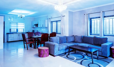 Exclusive Apartment, 3 Bedrooms, Non Smoking, Private Pool | In-room dining