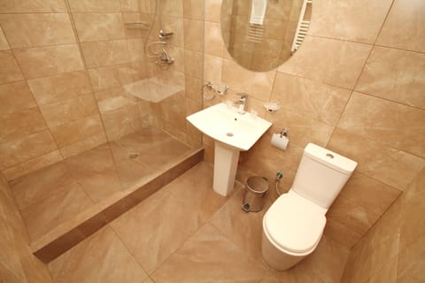 Double Room, Balcony | Bathroom | Shower, free toiletries, hair dryer, towels