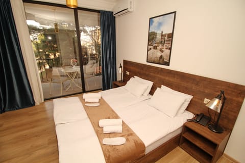 Double Room, Balcony | Premium bedding, minibar, desk, soundproofing