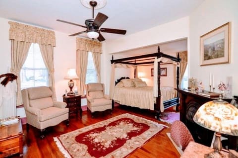Superior Suite, 1 Queen Bed | Individually decorated, individually furnished, iron/ironing board
