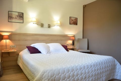 Economy Double Room, 1 Bedroom, Ground Floor | Desk, free WiFi, bed sheets