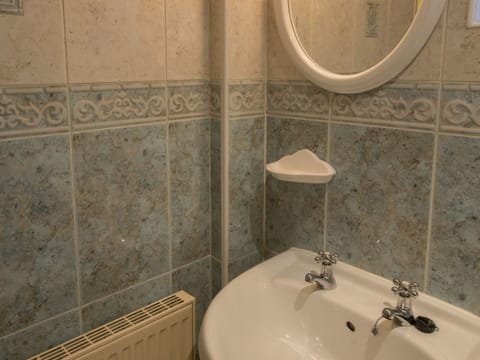 Standard Double Room, Ensuite | Bathroom