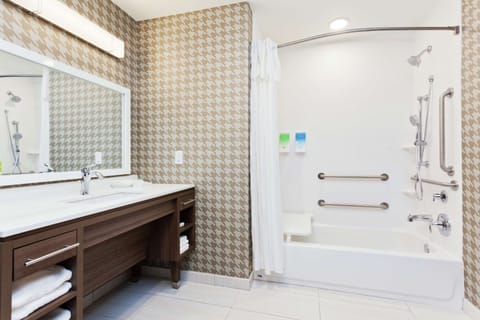 Suite, 1 King Bed, Accessible, Bathtub | Bathroom | Free toiletries, hair dryer, towels
