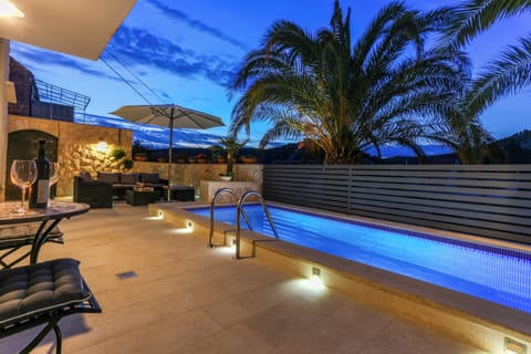 Luxury Private Pool in the City Center | Terrace/patio