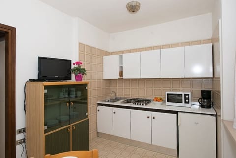 Apartment (Type B ) | Private kitchen | Fridge, microwave, stovetop, coffee/tea maker