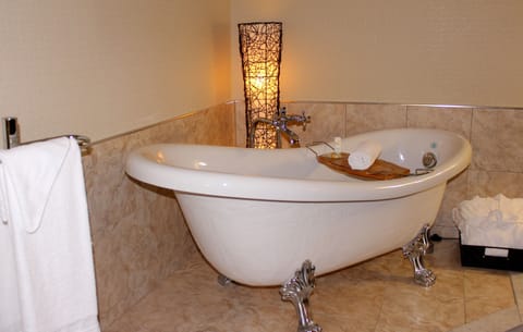 Standard Room, 2 Queen Beds, Non Smoking | Deep soaking bathtub