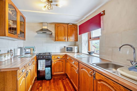 Superior Apartment, Ensuite (The Granary) | Private kitchen | Highchair