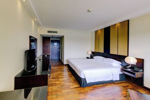 Premium Double Room | Premium bedding, down comforters, pillowtop beds, minibar
