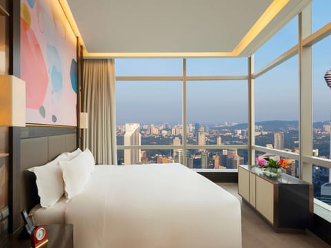 Sky Suite, 1 King Bed, Twin Tower View or City Skyline View | Minibar, in-room safe, desk, laptop workspace