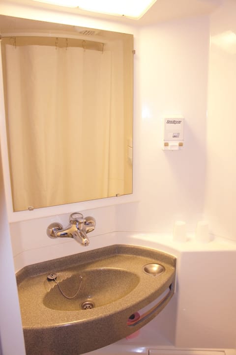 1 bedroom, blackout drapes, free WiFi