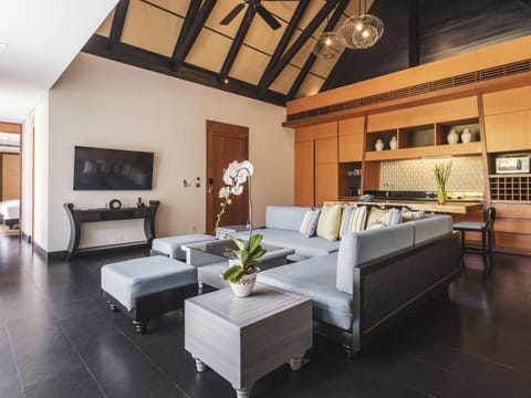 Espresso maker, coffee/tea maker, electric kettle, dining tables