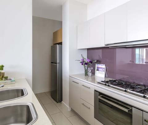 Apartment, 3 Bedrooms | Private kitchen | Full-size fridge, microwave, oven, stovetop