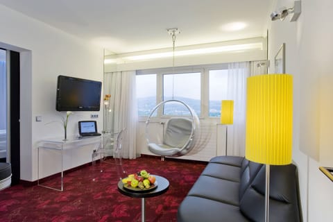 Junior Suite | Living area | Flat-screen TV