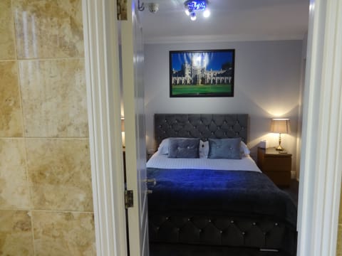 Deluxe Double Room, Ensuite | Desk, iron/ironing board, free WiFi, bed sheets