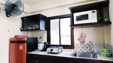 Standard Double Room | Private kitchenette | Fridge, microwave, stovetop, coffee/tea maker