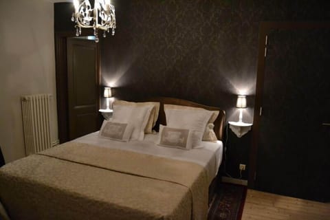 Grand Double Room, Ensuite | Minibar, in-room safe, desk, iron/ironing board