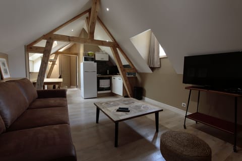 Deluxe Suite, 2 Bedrooms (Suite Jeanne De Navarre) | Living area | Flat-screen TV