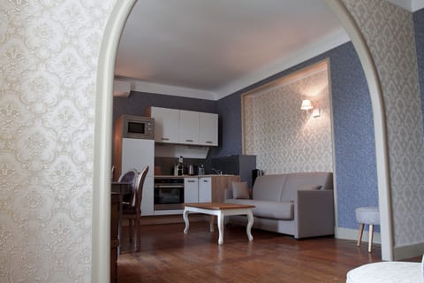 Luxury Apartment, 2 Bedrooms, Kitchen | 1 bedroom, premium bedding, individually decorated