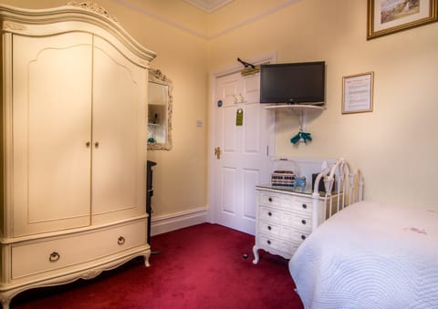 Traditional Twin Room, Ensuite (The Garden Room) | Premium bedding, in-room safe, soundproofing, iron/ironing board