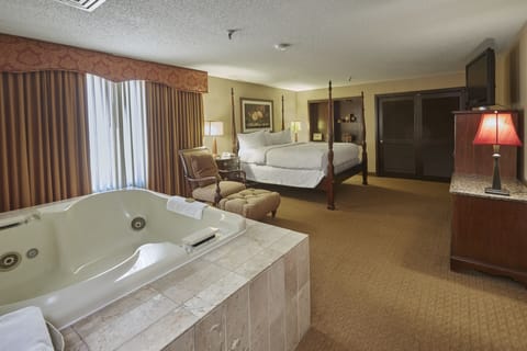 Suite, 1 King Bed, Kitchen | Premium bedding, desk, laptop workspace, iron/ironing board