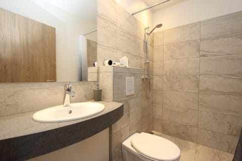 Double or Twin Room, Private Bathroom | Bathroom | Shower, free toiletries, hair dryer, towels