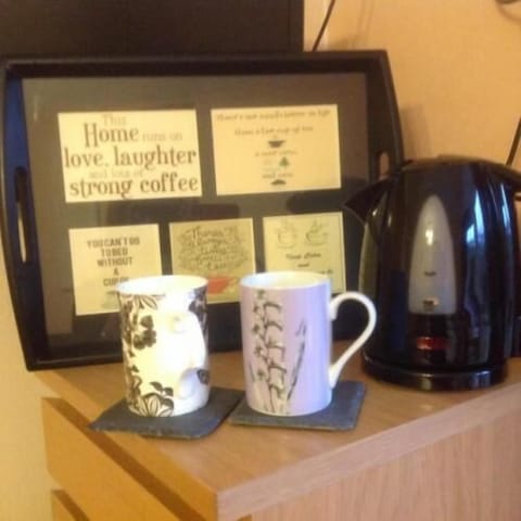 Twin Room | Coffee and/or coffee maker