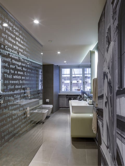 Deluxe Apartment, 1 Bedroom | Bathroom | Free toiletries, hair dryer, bathrobes, slippers