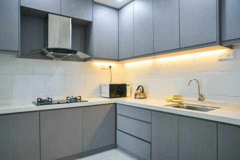 Family Apartment, 2 Bedrooms, Non Smoking | Private kitchenette | Full-size fridge, microwave, stovetop, cookware/dishes/utensils