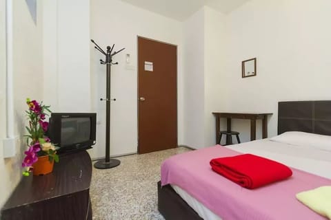 Standard Double Room with Bathroom | Iron/ironing board, free WiFi