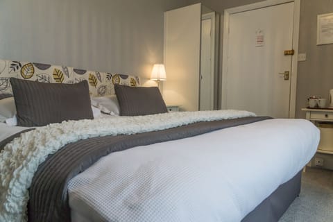 Comfort Double or Twin Room, Ensuite | Iron/ironing board, cribs/infant beds, free WiFi, bed sheets