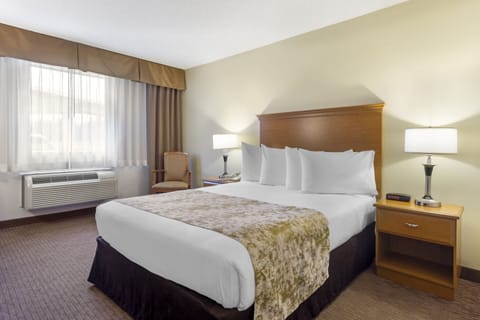 1 bedroom, Egyptian cotton sheets, premium bedding, in-room safe
